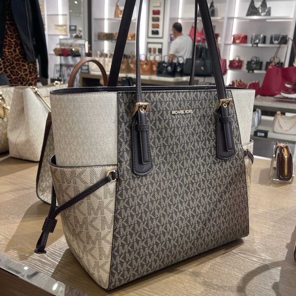 MICHAEL KORS Voyager Lg Color-Block Metallic Signature Logo EW Tote 
Brown 
NWT - Picture 12 of 16